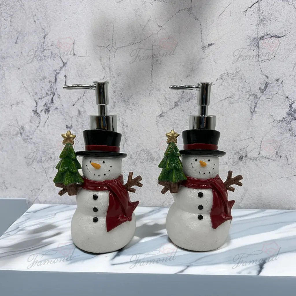 FM8700.5013 The Christmas Snowman Holds A Christmas Tree Lotion Bottle 